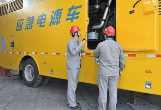 东成镇如何清理被灰尘覆盖的机油散热器？
